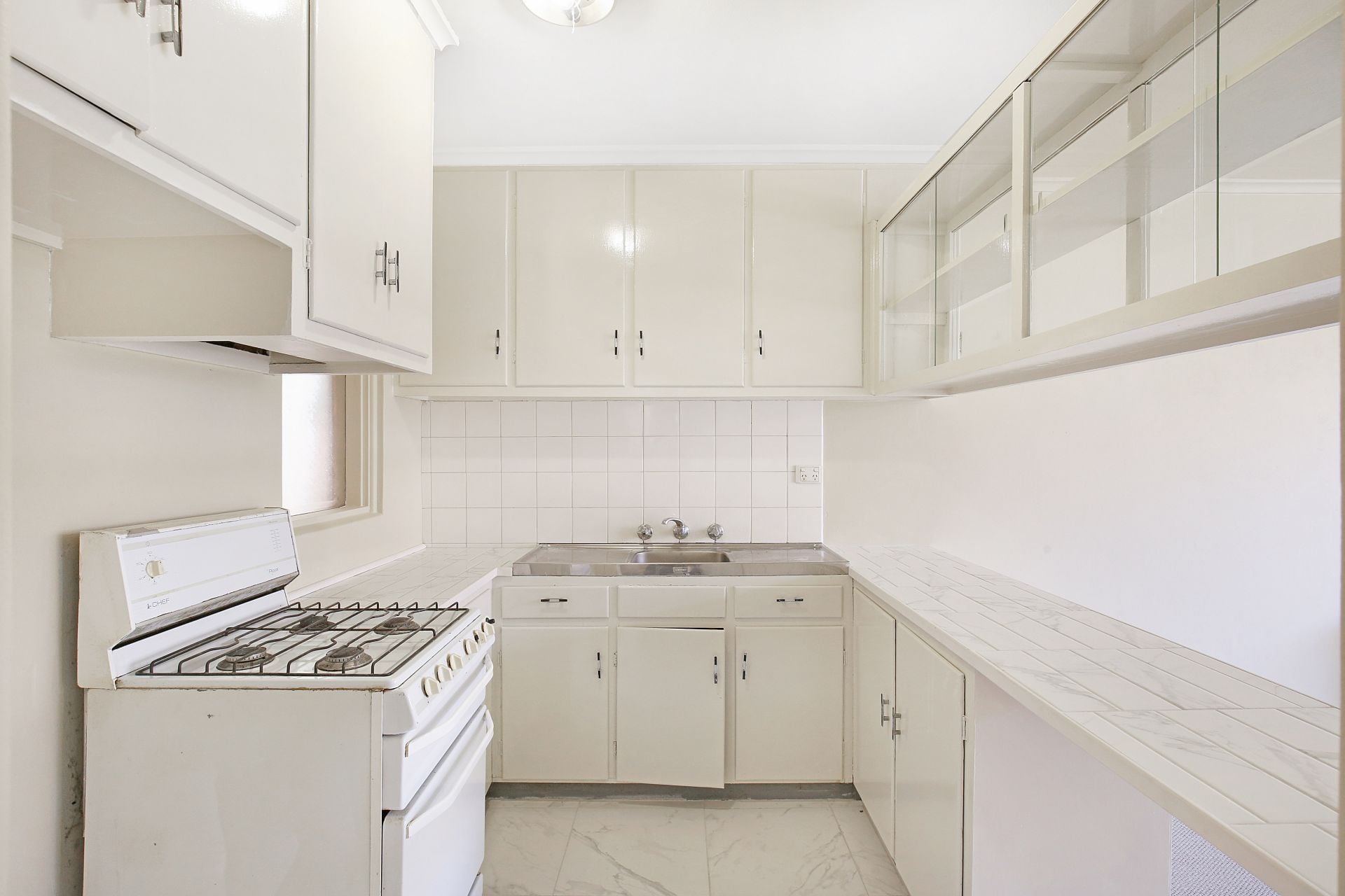 ***** Ground Level low maintenance apartment***