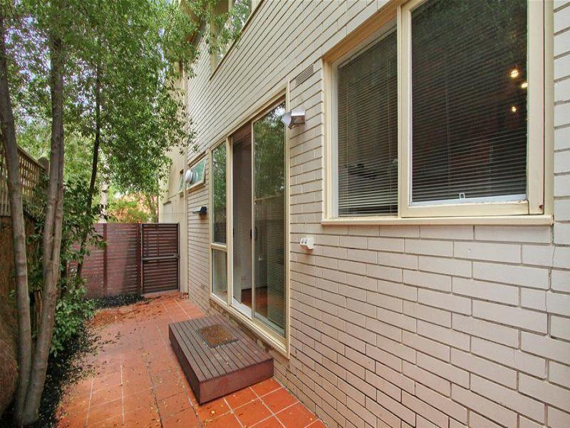 Two Courtyards In a Brilliant Location!