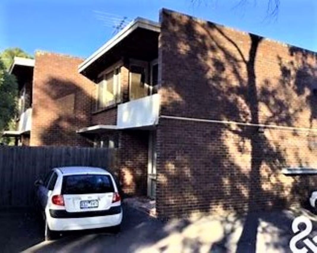 Large in Size, Bonus Courtyard!!