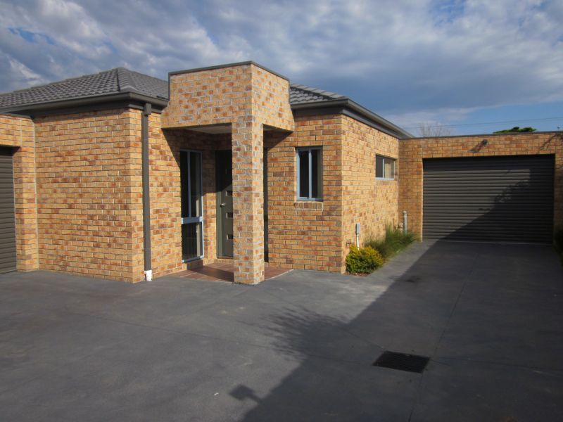 2/11 Lloyd Avenue, Epping