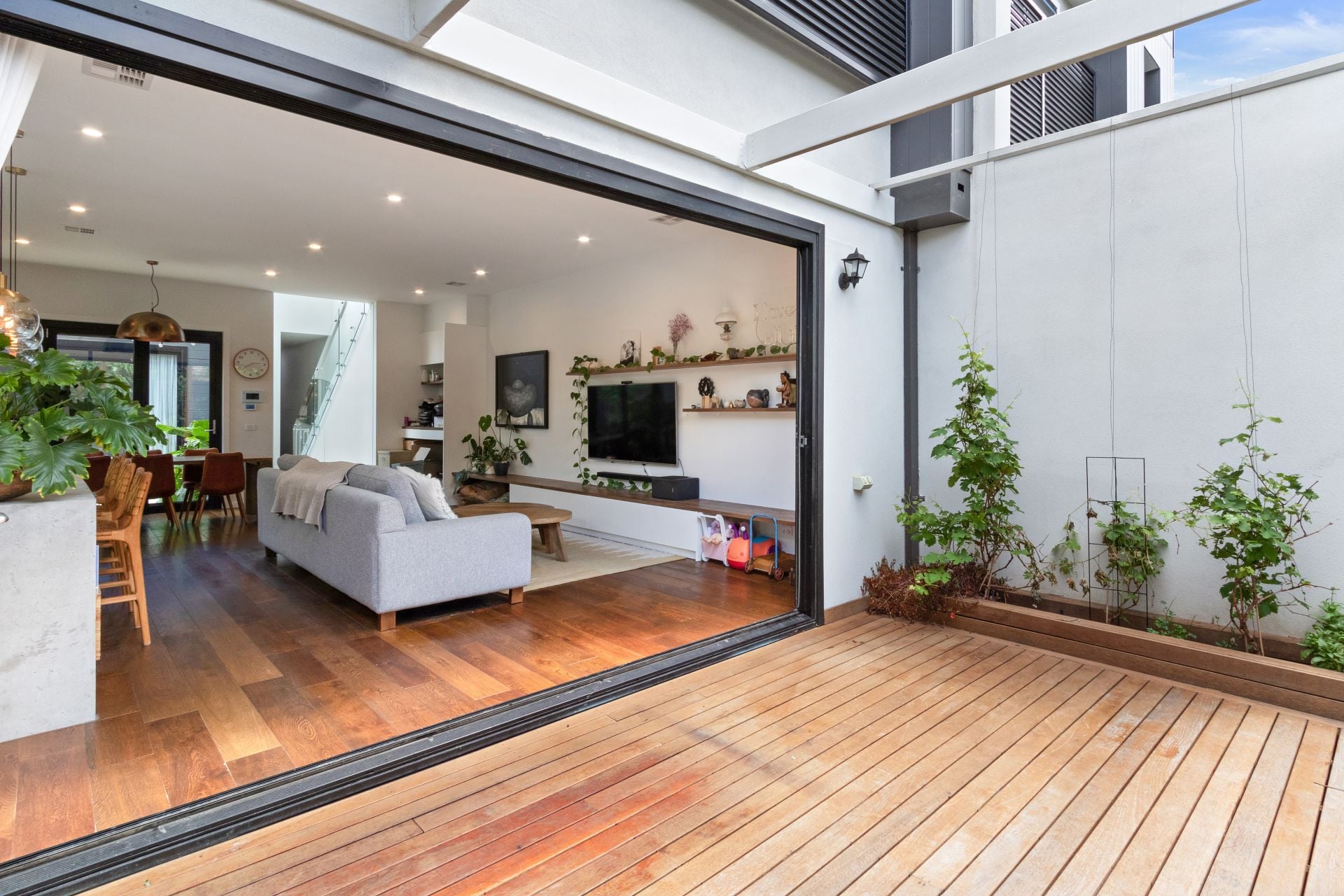 Stunning Architecturally Designed Semi-Detached House In Thornbury