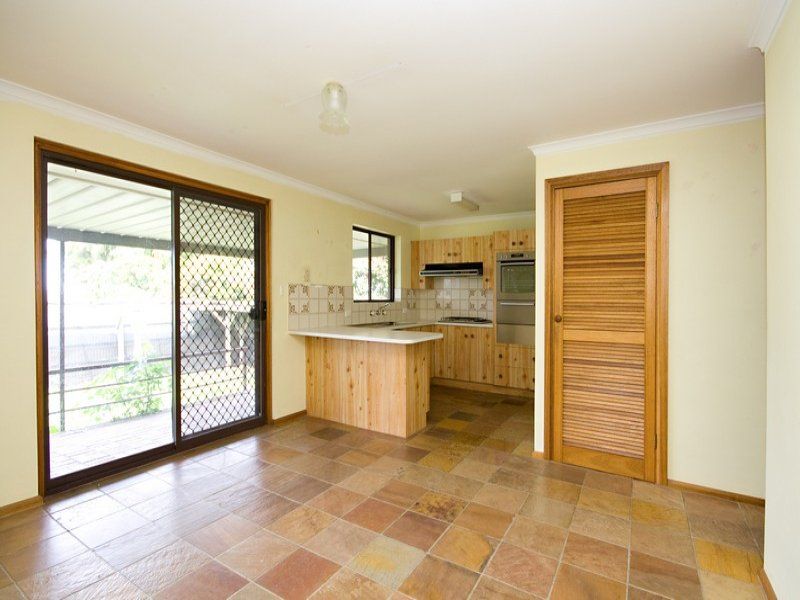 27 ROBERTSON CRESCENT Redwood Park 5097