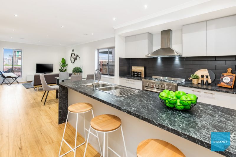28 Lagoon Drive, Aintree - Thumbnail 3
