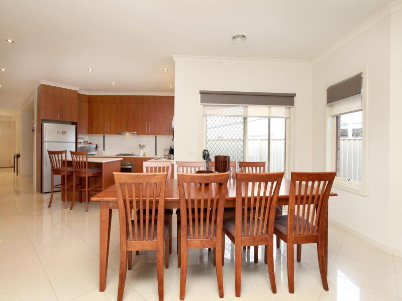 34 The Avenue, Caroline Springs - Thumbnail 4