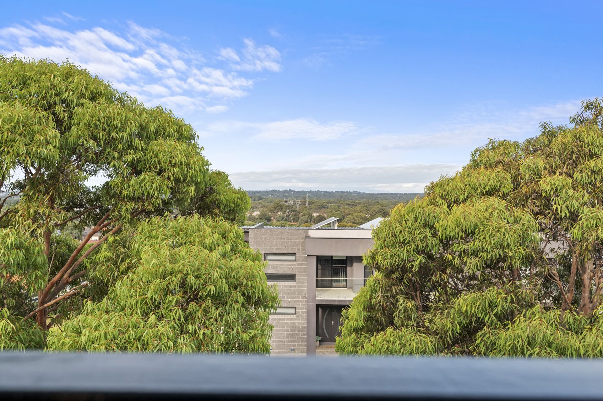 INSTANTLY IMPRESSIVE FAMILY LIVING ** SIX MONTH LEASE **