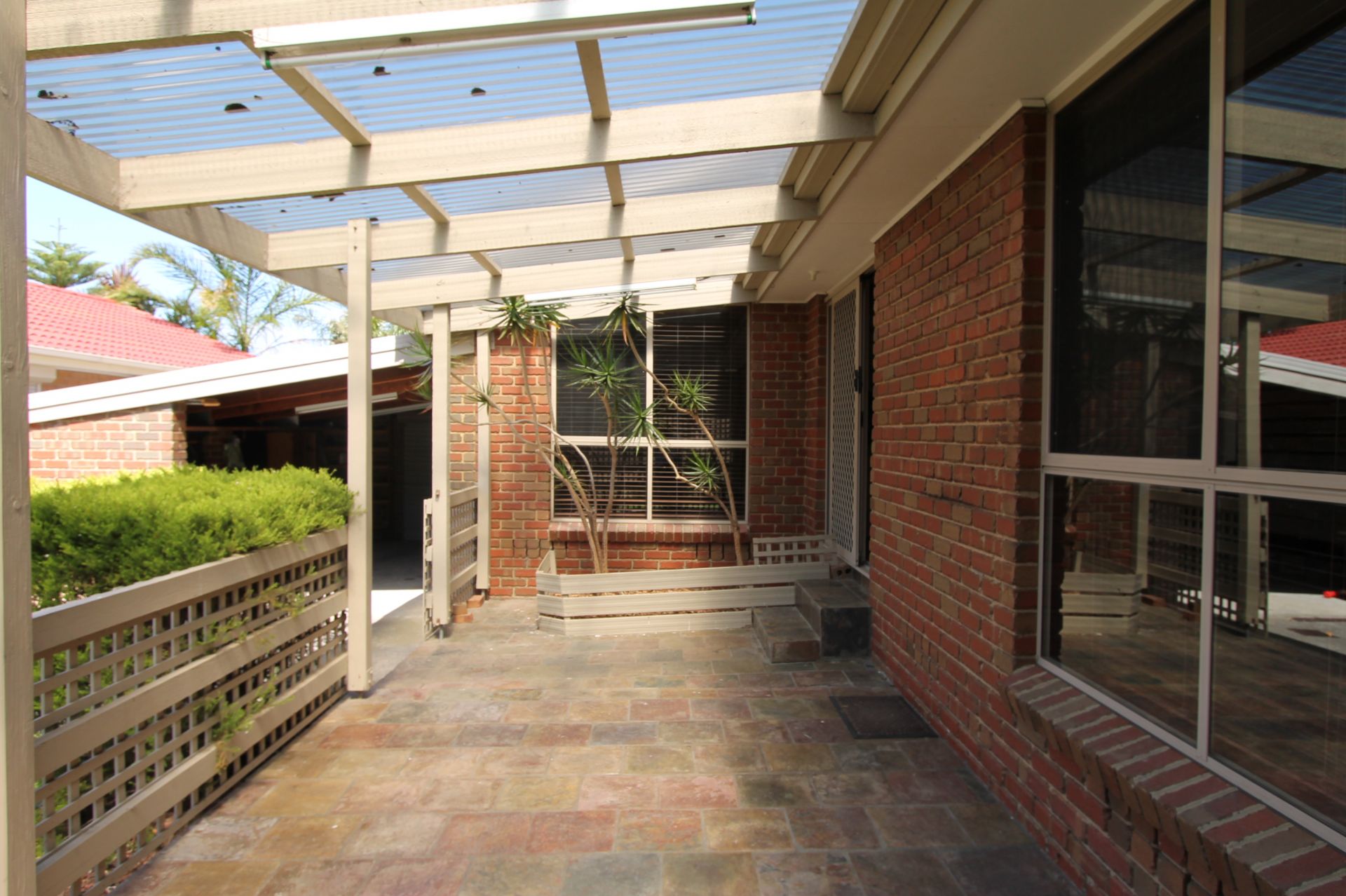 WARM & INVITING FAMILY HOME !!!
