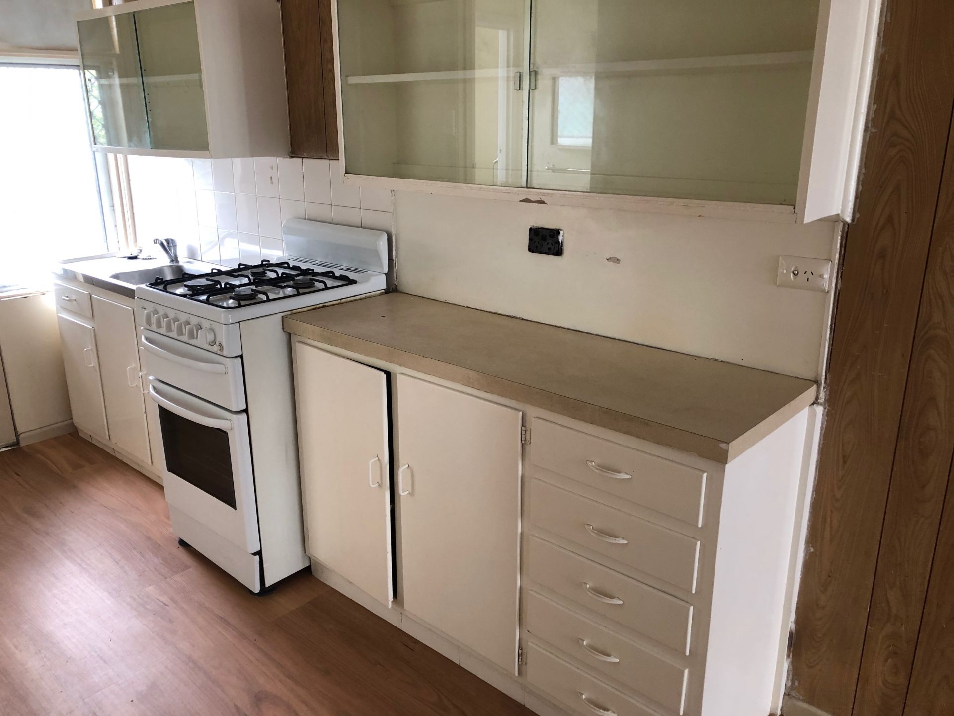 TIDY UNIT FOR LEASE!