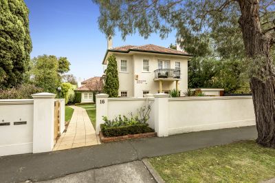 2/16 Black Street, Brighton