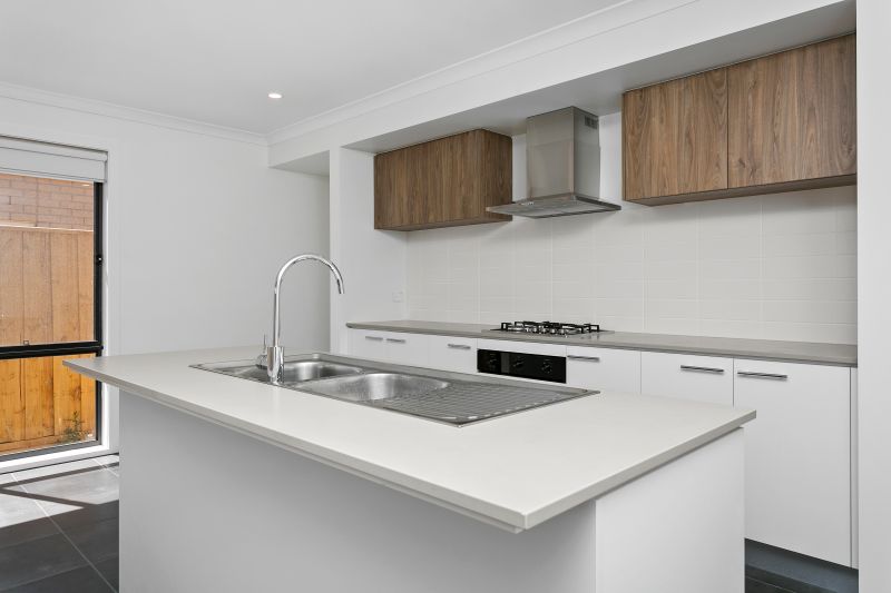 16 Graded Street, Manor Lakes