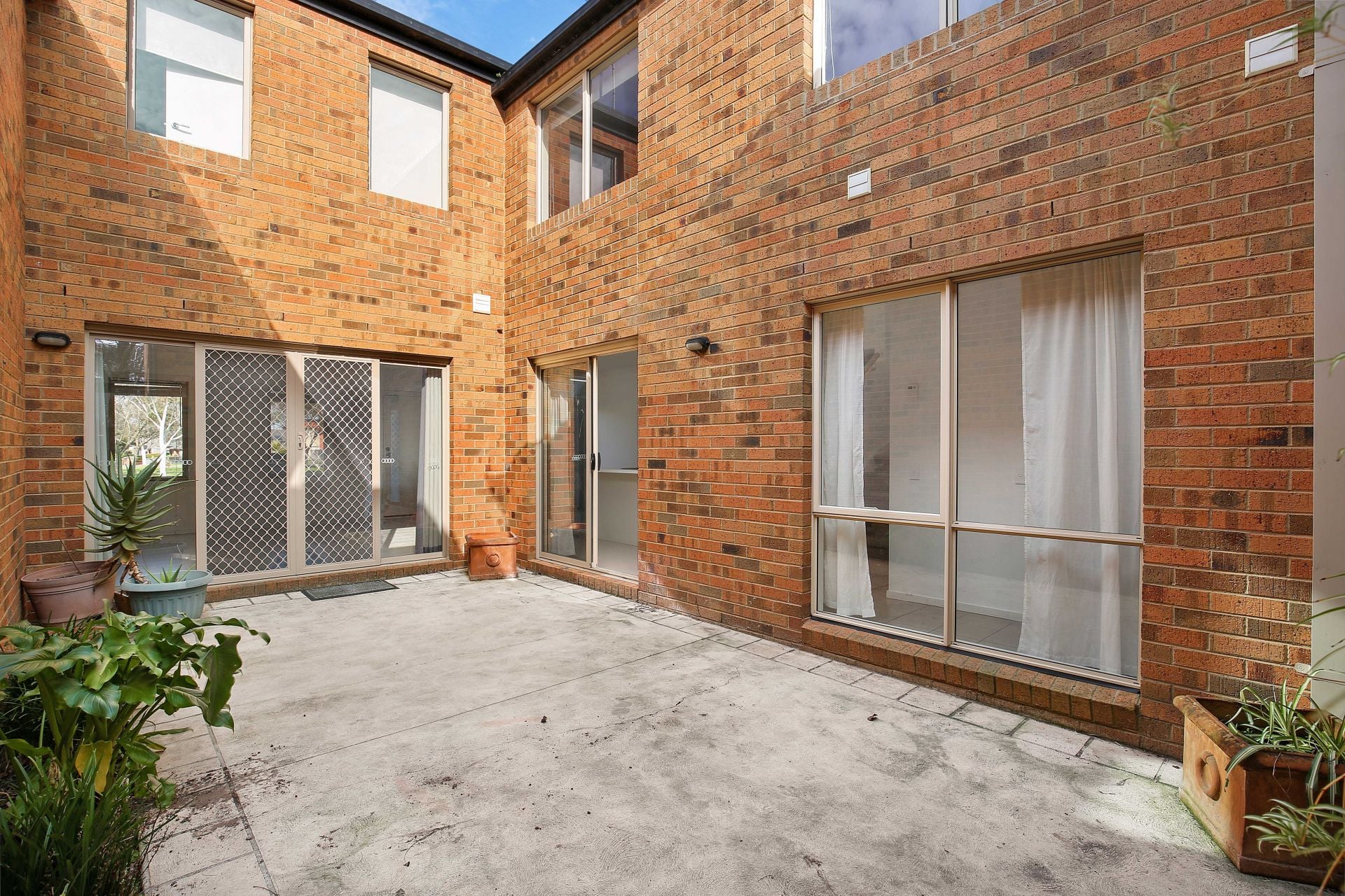 Spacious Townhouse