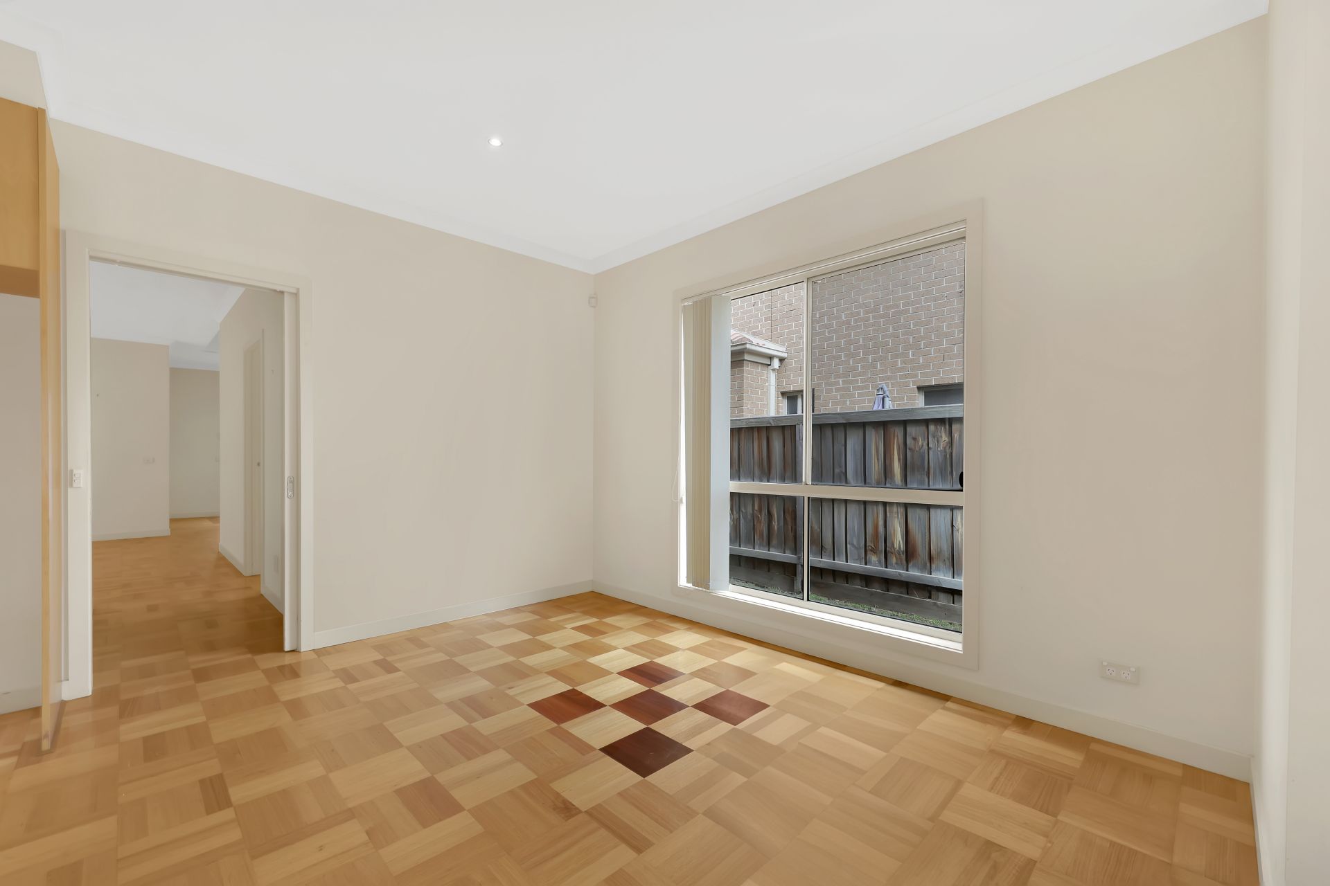 BEAUTIFUL HOME, BEAUTIFUL LOCATION!