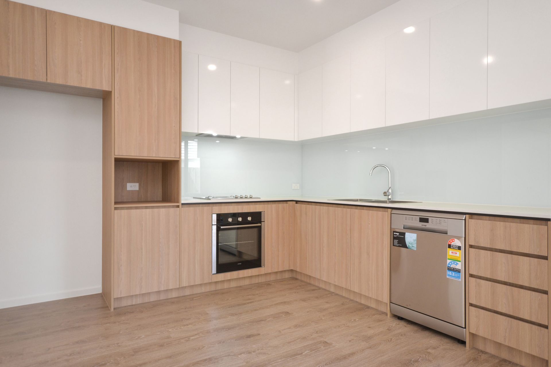 AS NEW LUXURY LIVING IN A PERFECT LOCATION