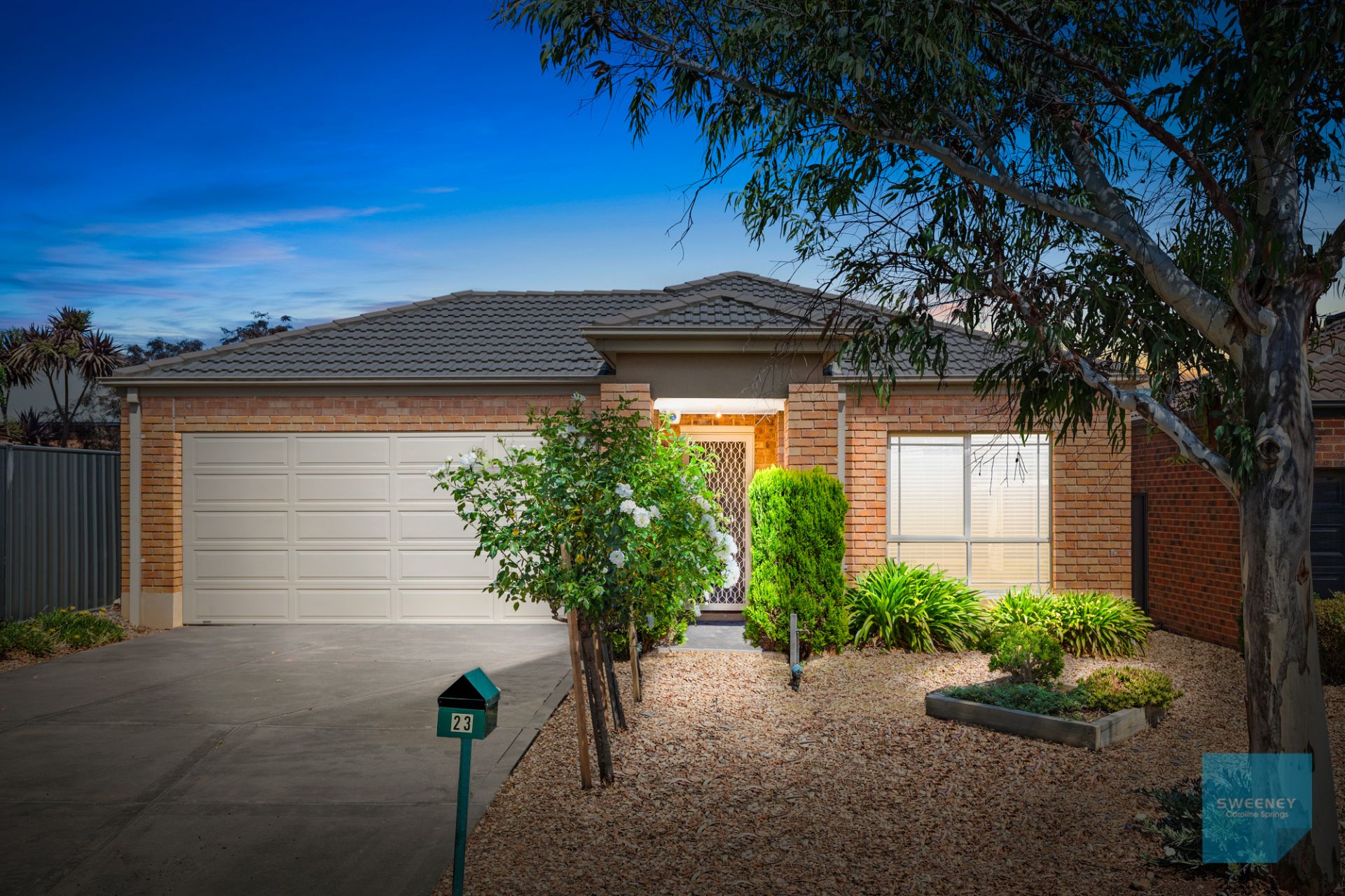 23 Dobell Crescent, Caroline Springs - Thumbnail 2