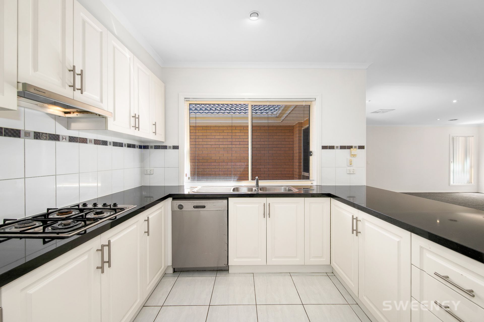 89 Middle Park Drive, Sanctuary Lakes - Thumbnail 4