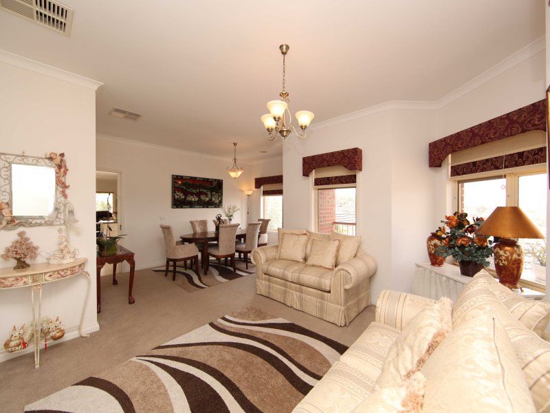 16 Rialton Rise SOUTH MORANG, South Morang - Thumbnail 4