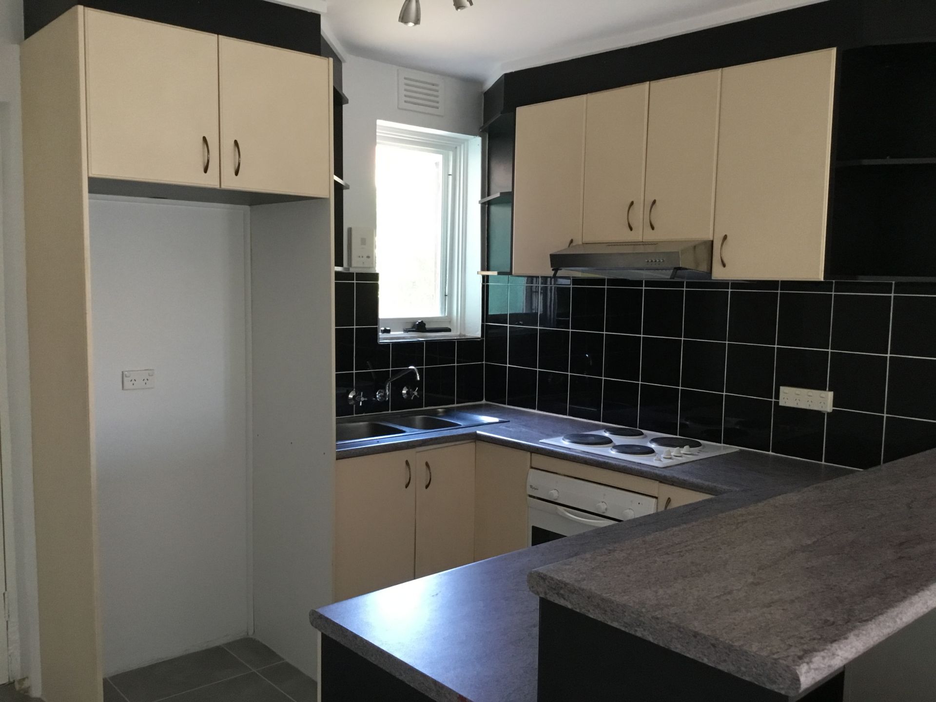 Refurbished apartment with a Private Courtyard!