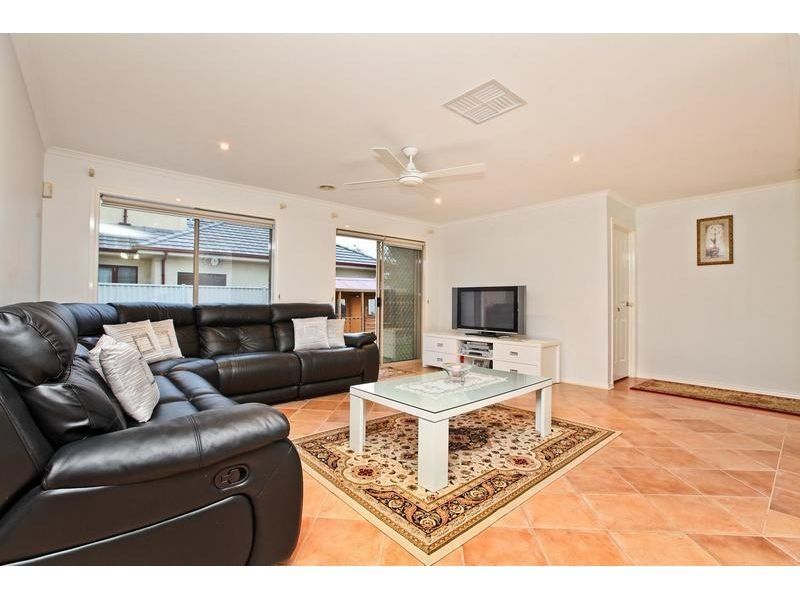 22 Lanaghan Avenue, Caroline Springs - Thumbnail 5