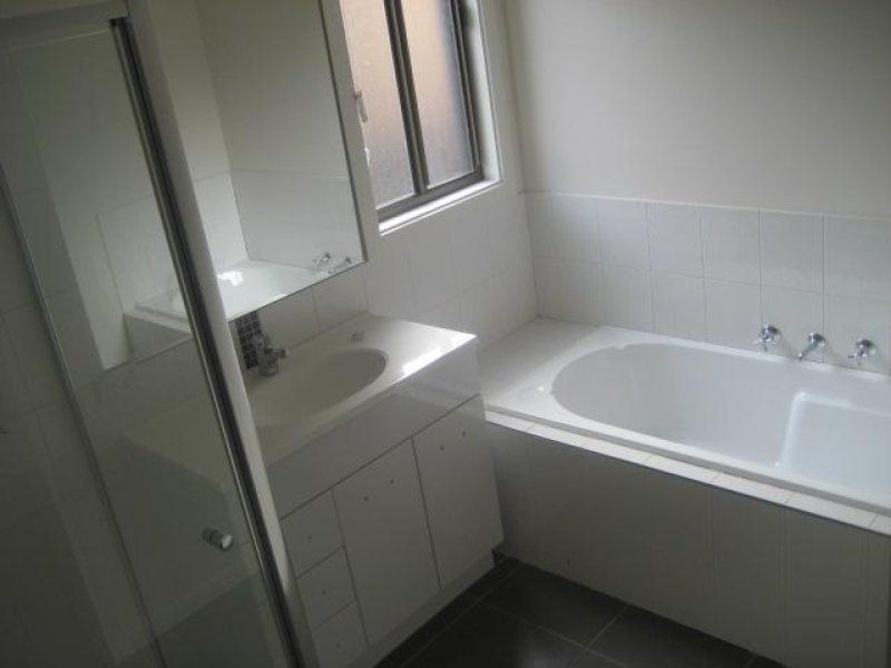 DIVINE LIVING IN THE LAKES BOULEVARD... *CALL 9404 4955 TO INSPECT TODAY*