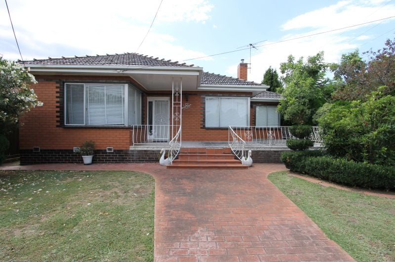 8 Invermay Street, Reservoir