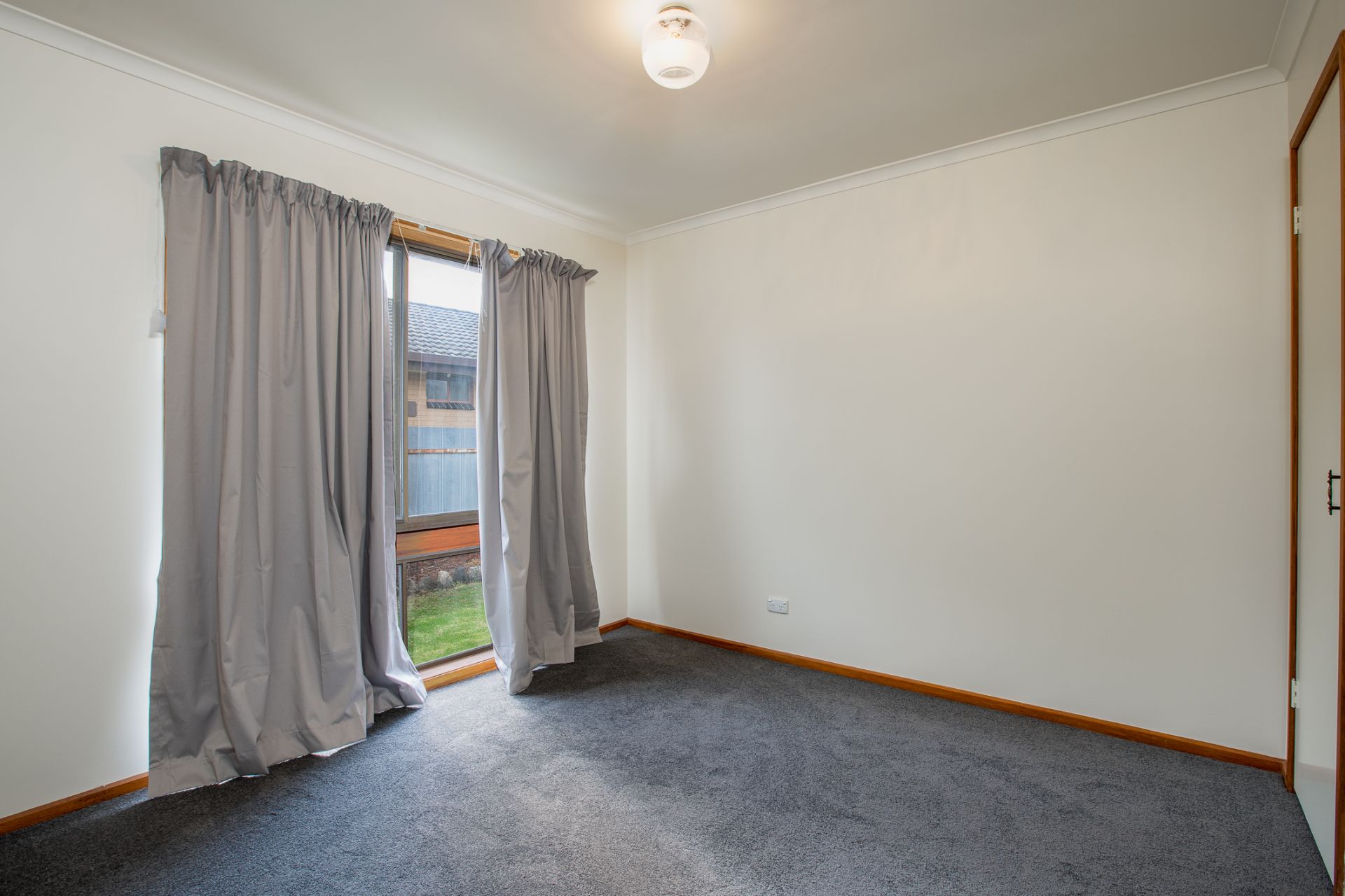 2/469 Ainslie Avenue, Lavington Rudy Yonson Real Estate