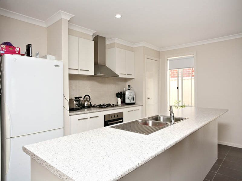 6 Reefton Circuit SOUTH MORANG, South Morang - Thumbnail 5