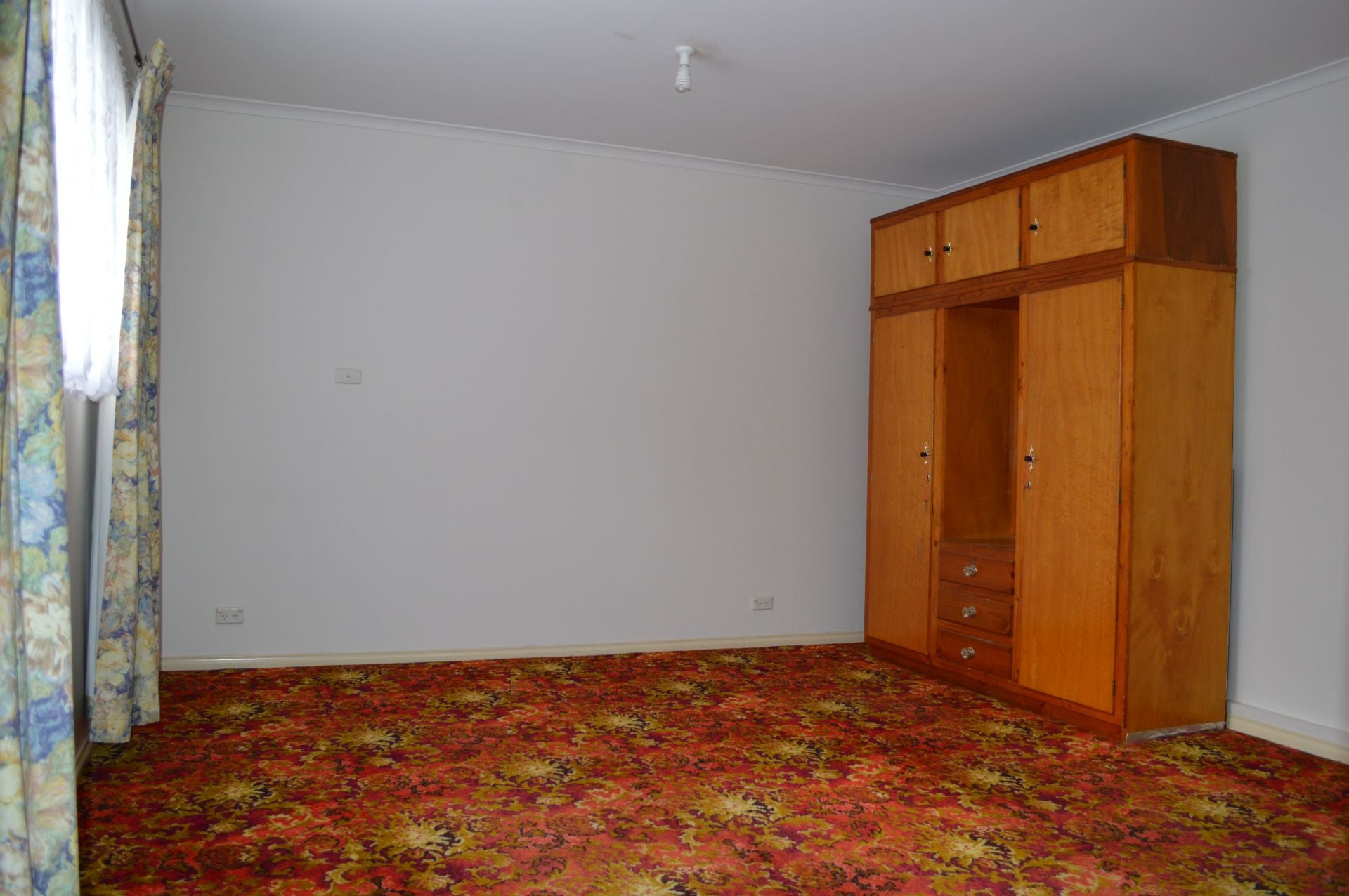 SPACIOUS FAMILY HOME IN IDYLLIC RESERVOIR LOCATION  *Insp Wed 27th Jun @ 5:10pm*