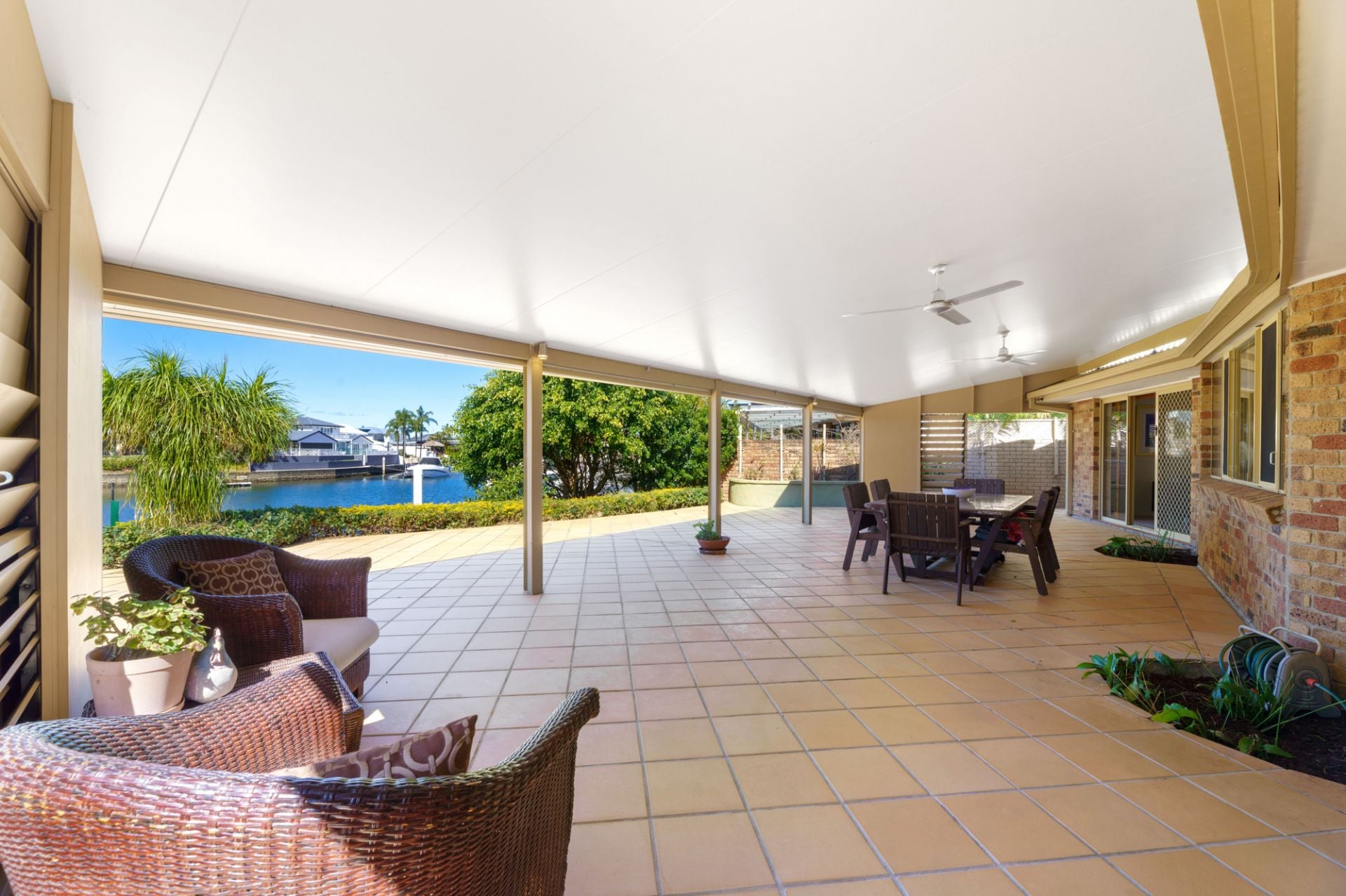4 Cockleshell Court, Runaway Bay - Thumbnail 2