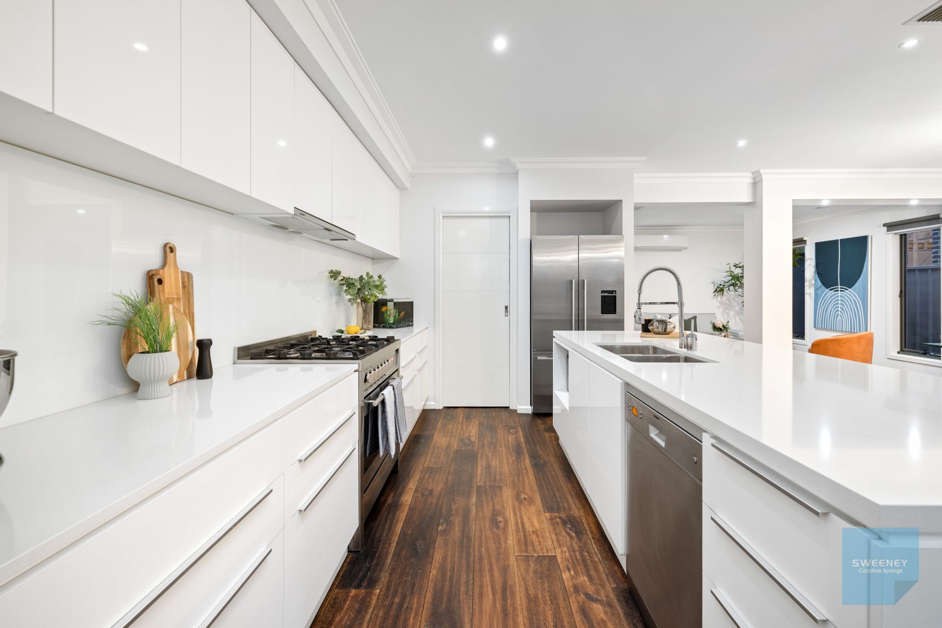 24 Orbis Avenue, Fraser Rise - Thumbnail 4