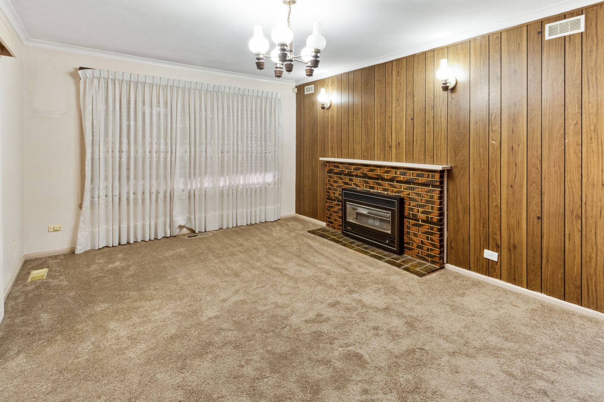 HUGE BUNGALOW INCLUDED