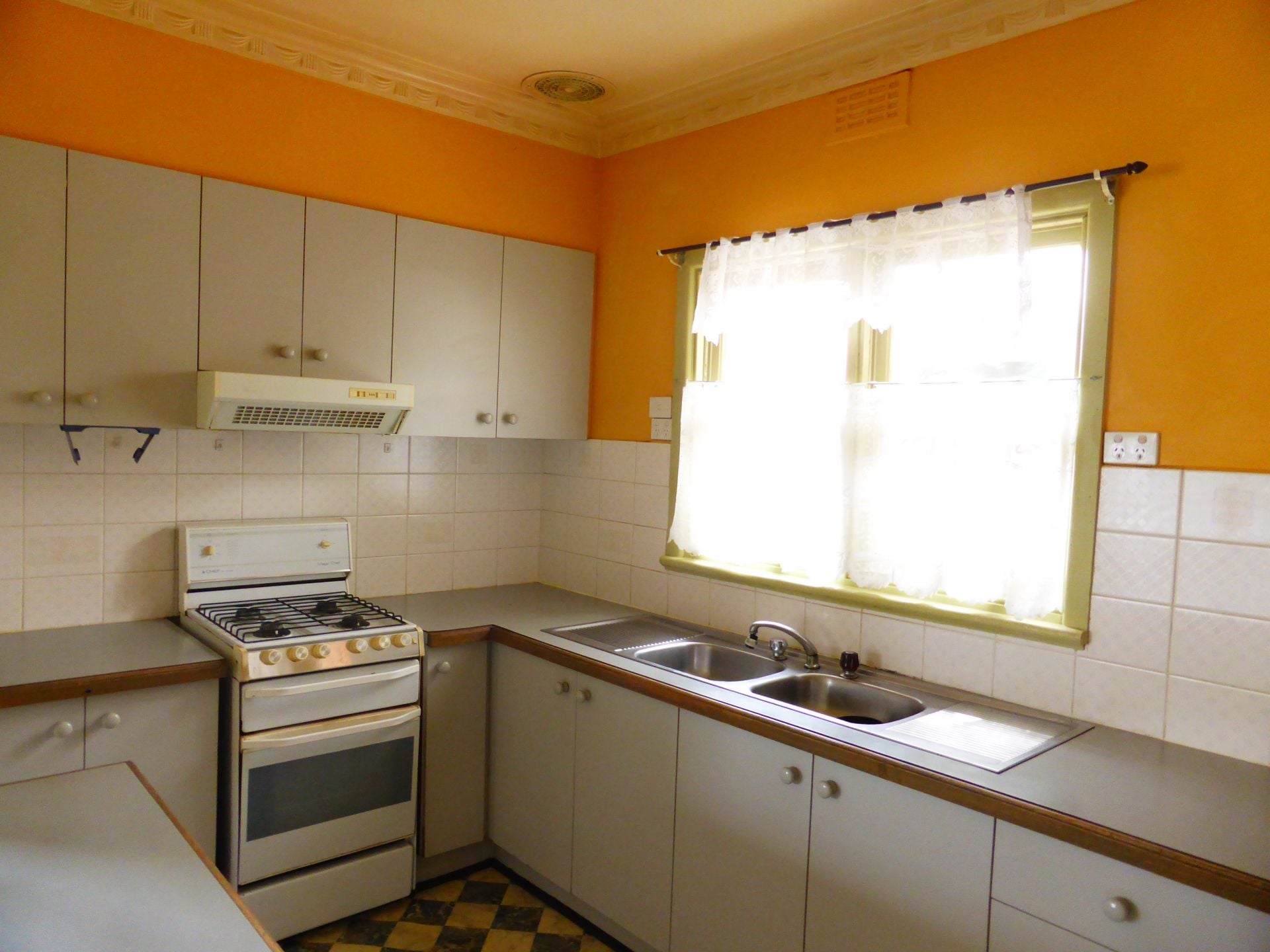 SPACIOUS, COMFORTABLE AND AN ENVIABLE LOCATION