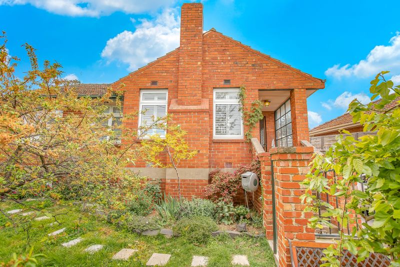 16 Moore Crescent, Reservoir