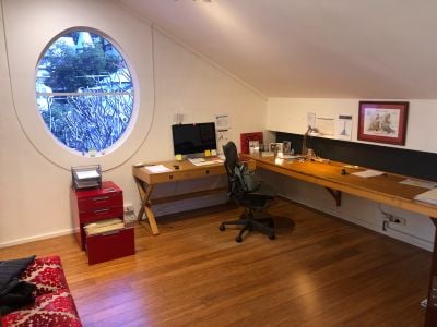 HIGHLY FUNCTIONAL OFFICE IN SPRING HILL!