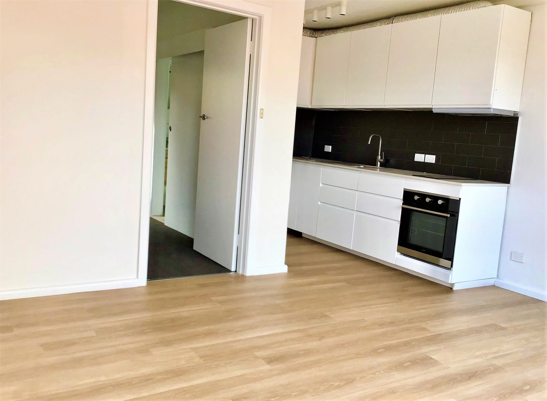COURTYARD LIVING - FULLY RENOVATED