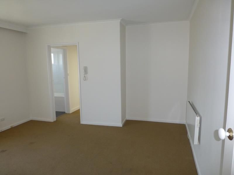 Spacious Apartment with Balcony!