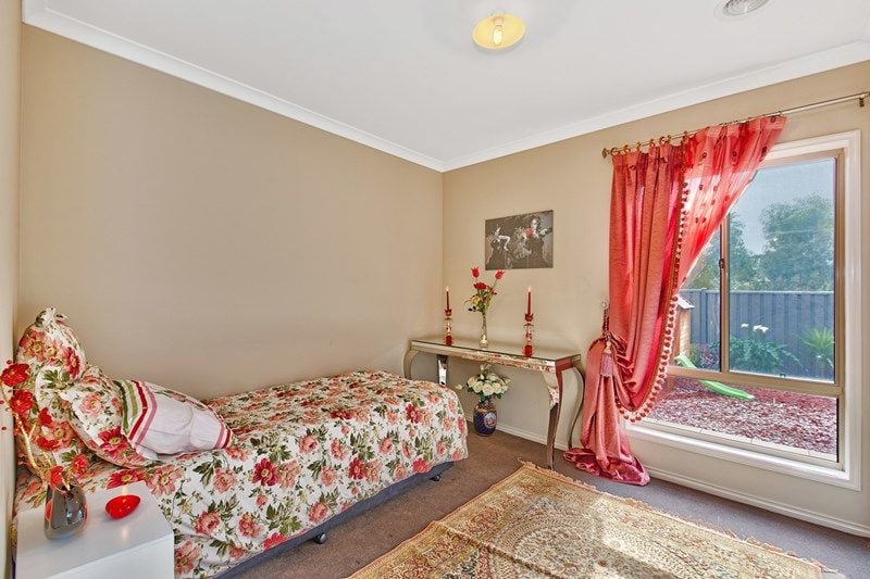 Beautiful Home In Beautiful Hawkstowe!