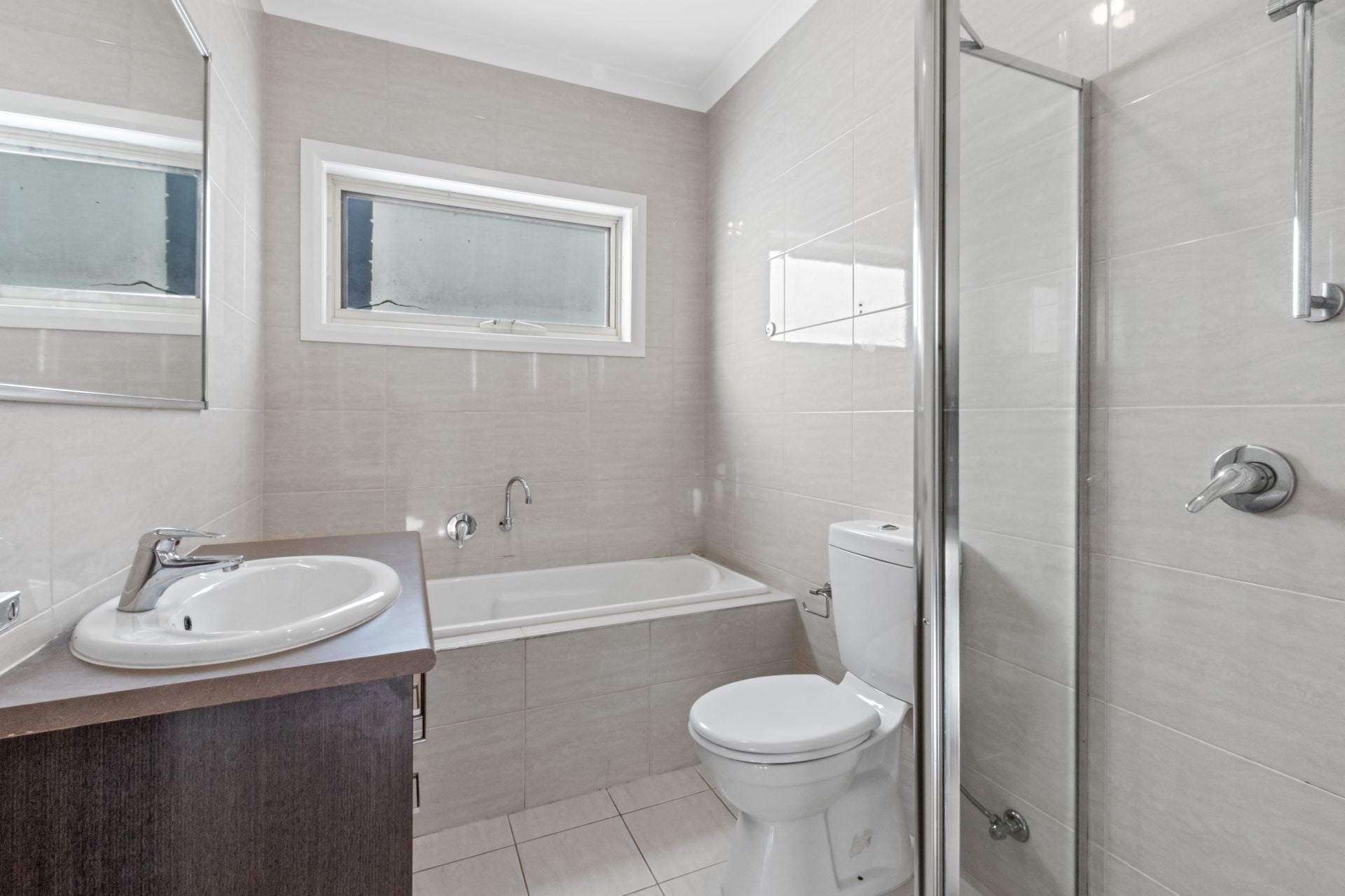 Modern unit in prime location