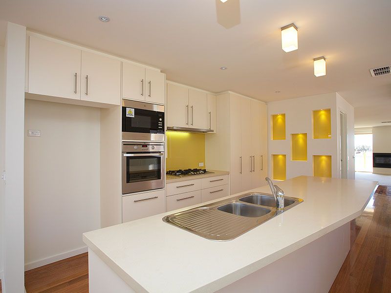 10 A Parkside Crescent, Altona - Thumbnail 5