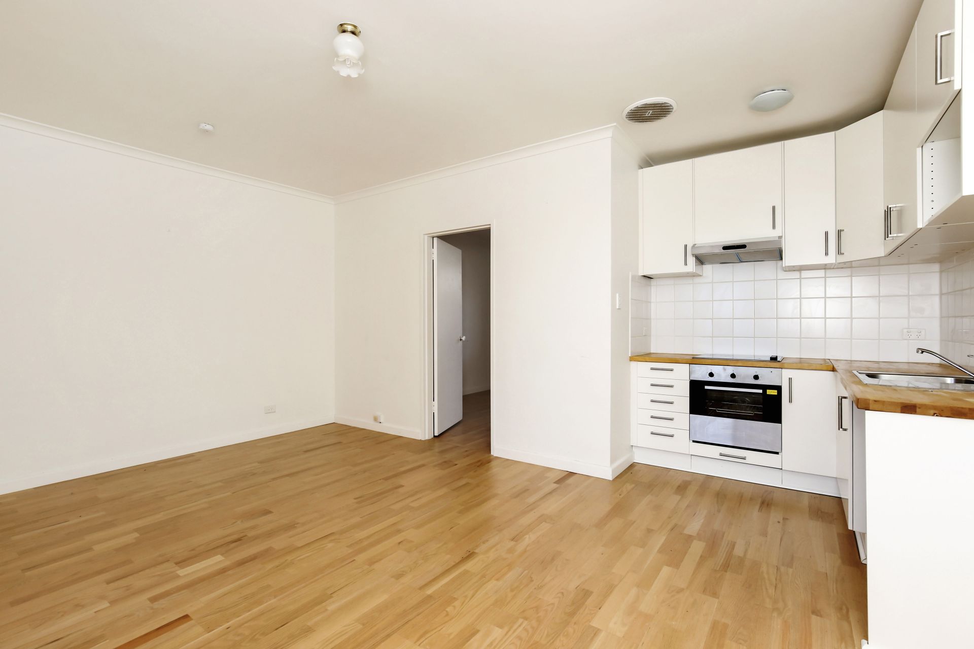 Bright, Refurbished Apartment!