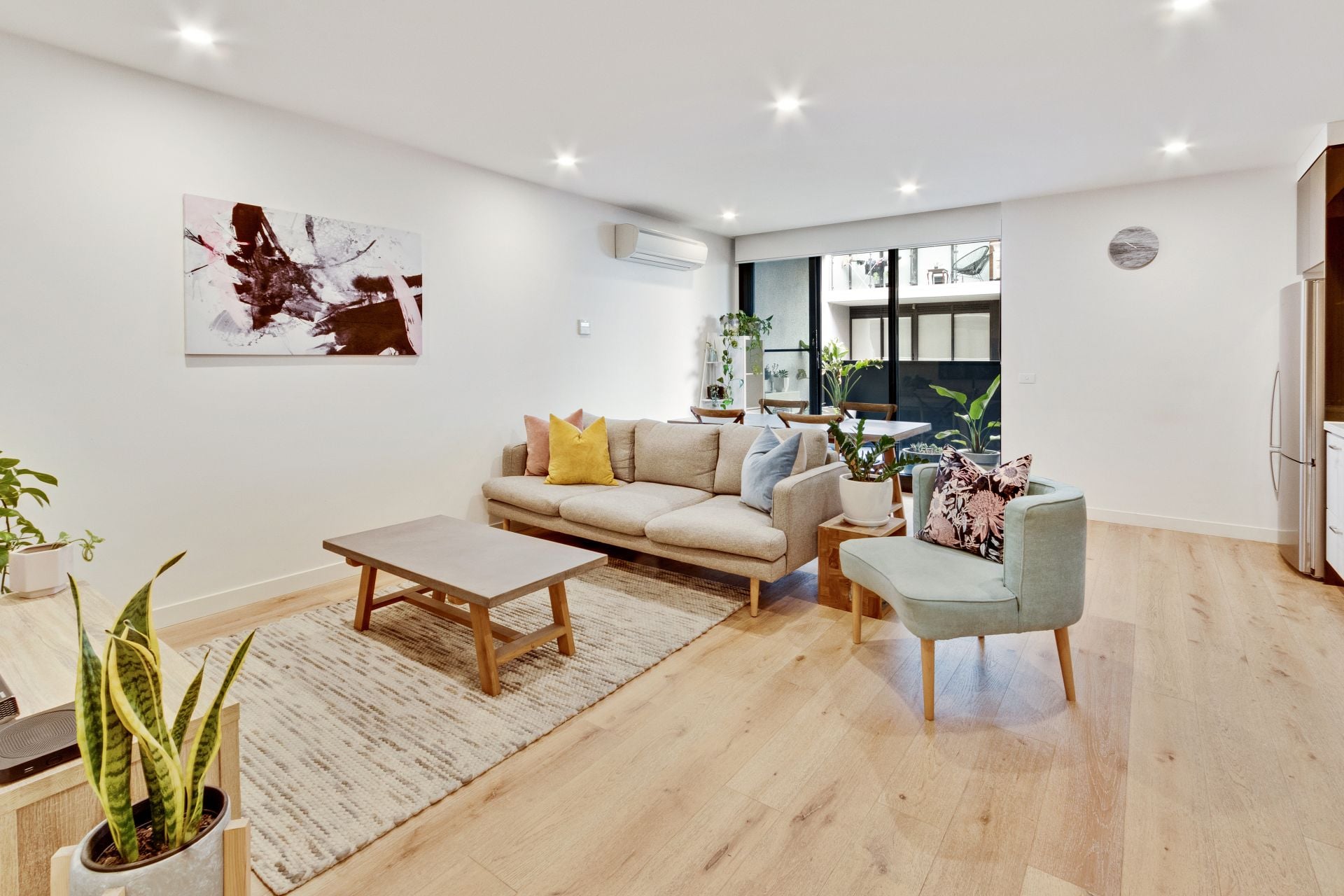 Vibrant Apartment Living In Lifestyle Hot Spot
