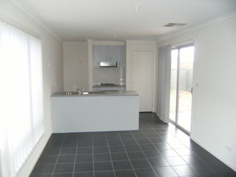 9 Hatfield Place, Deer Park - Thumbnail 3
