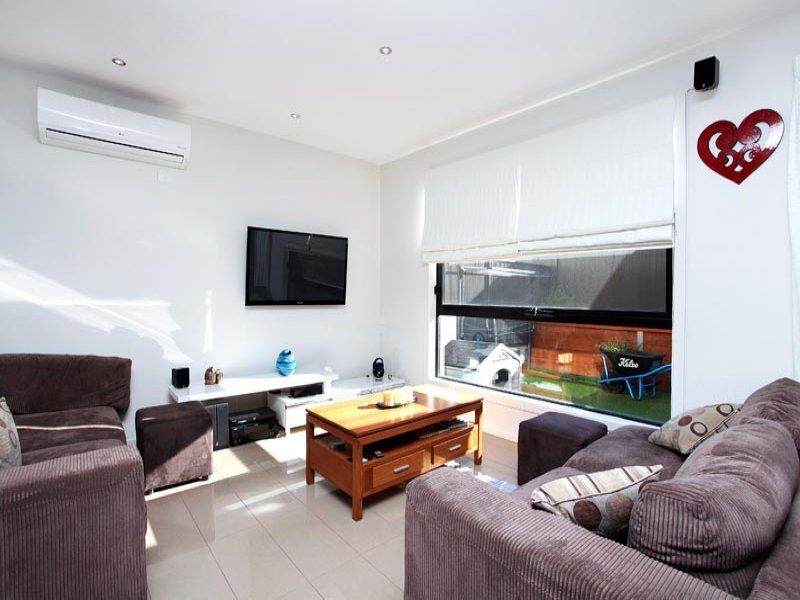 16 Seddon Place, Caroline Springs - Thumbnail 7