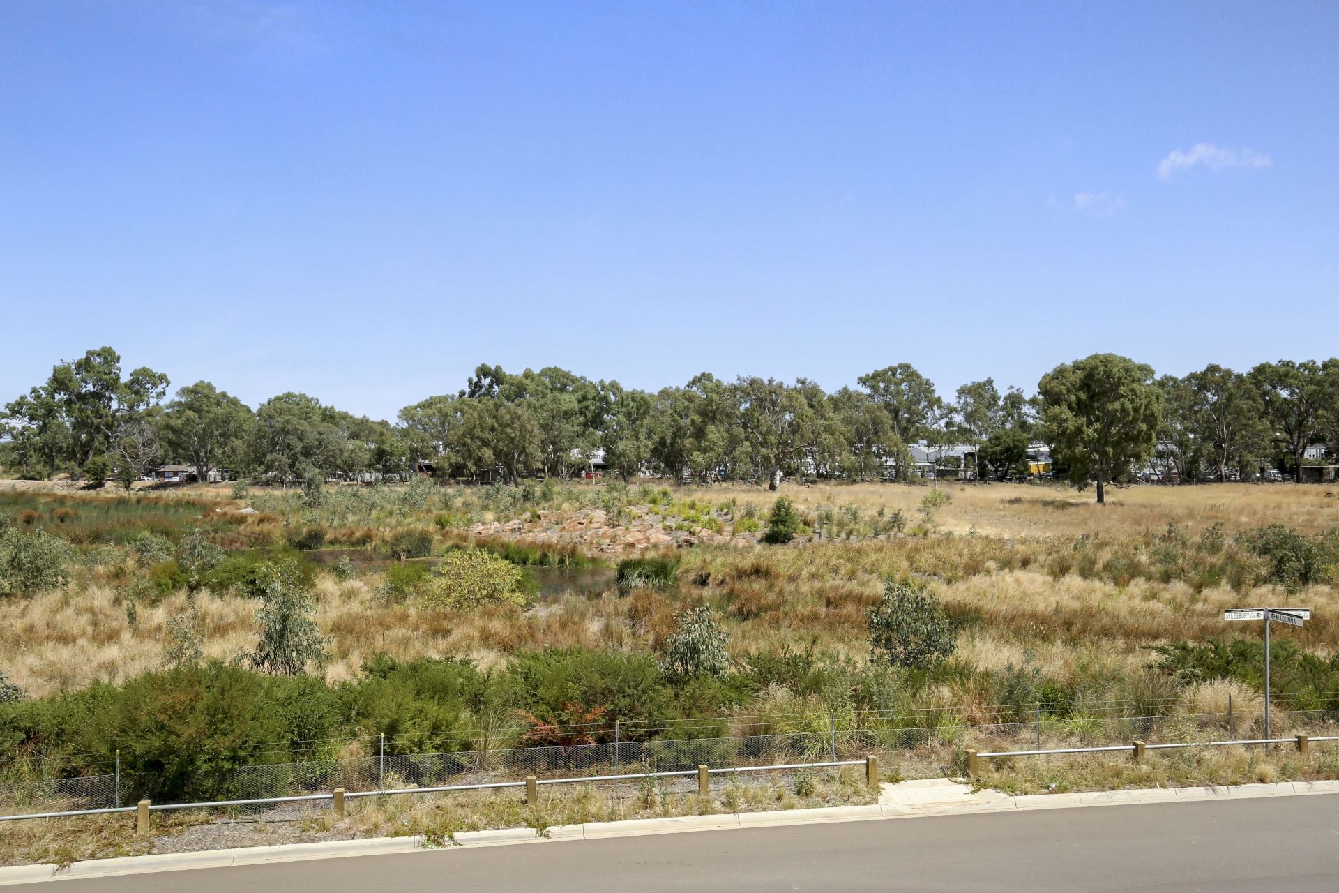LUXURY LIVING !!!  ***GARDENER INCLUDED***