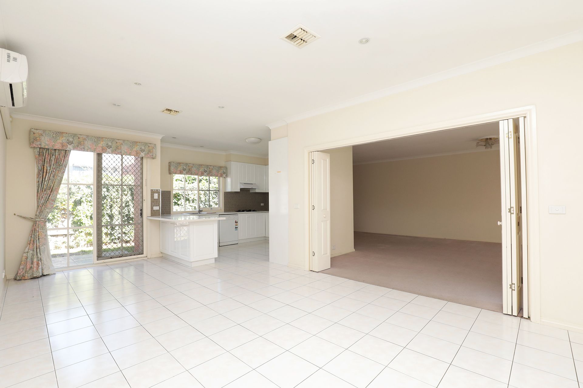 2/17 Loch Avenue, St Kilda East - Thumbnail 5