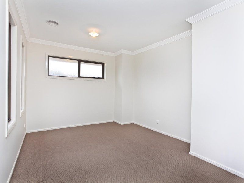 26 Brunton Avenue, Caroline Springs - Thumbnail 8