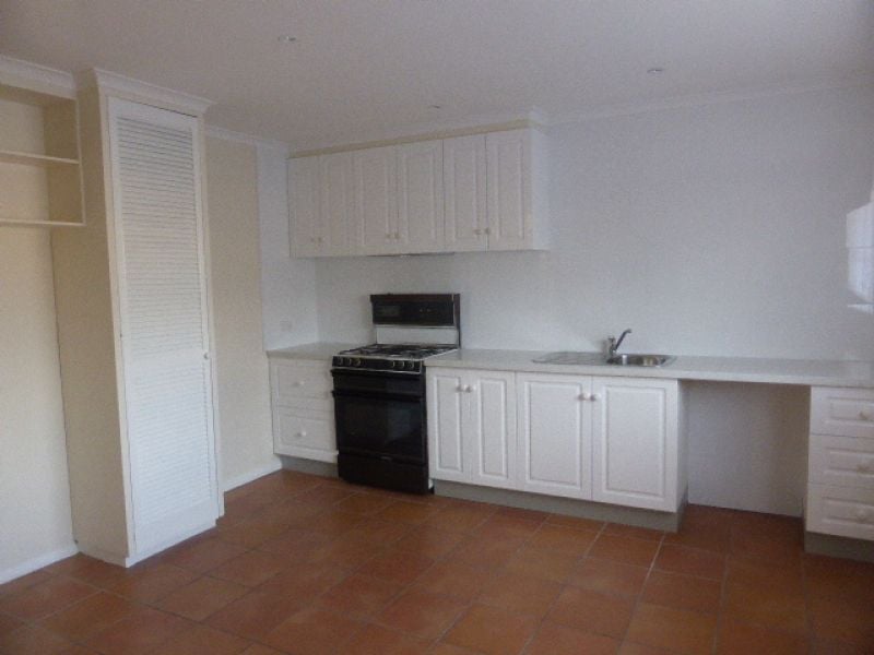 1/66 Pine Street, Reservoir