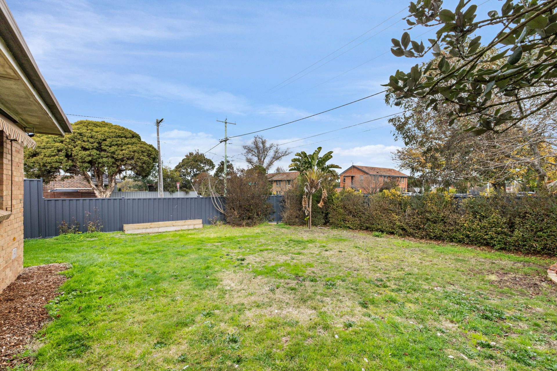 Comfortable Living with a Large Private Backyard