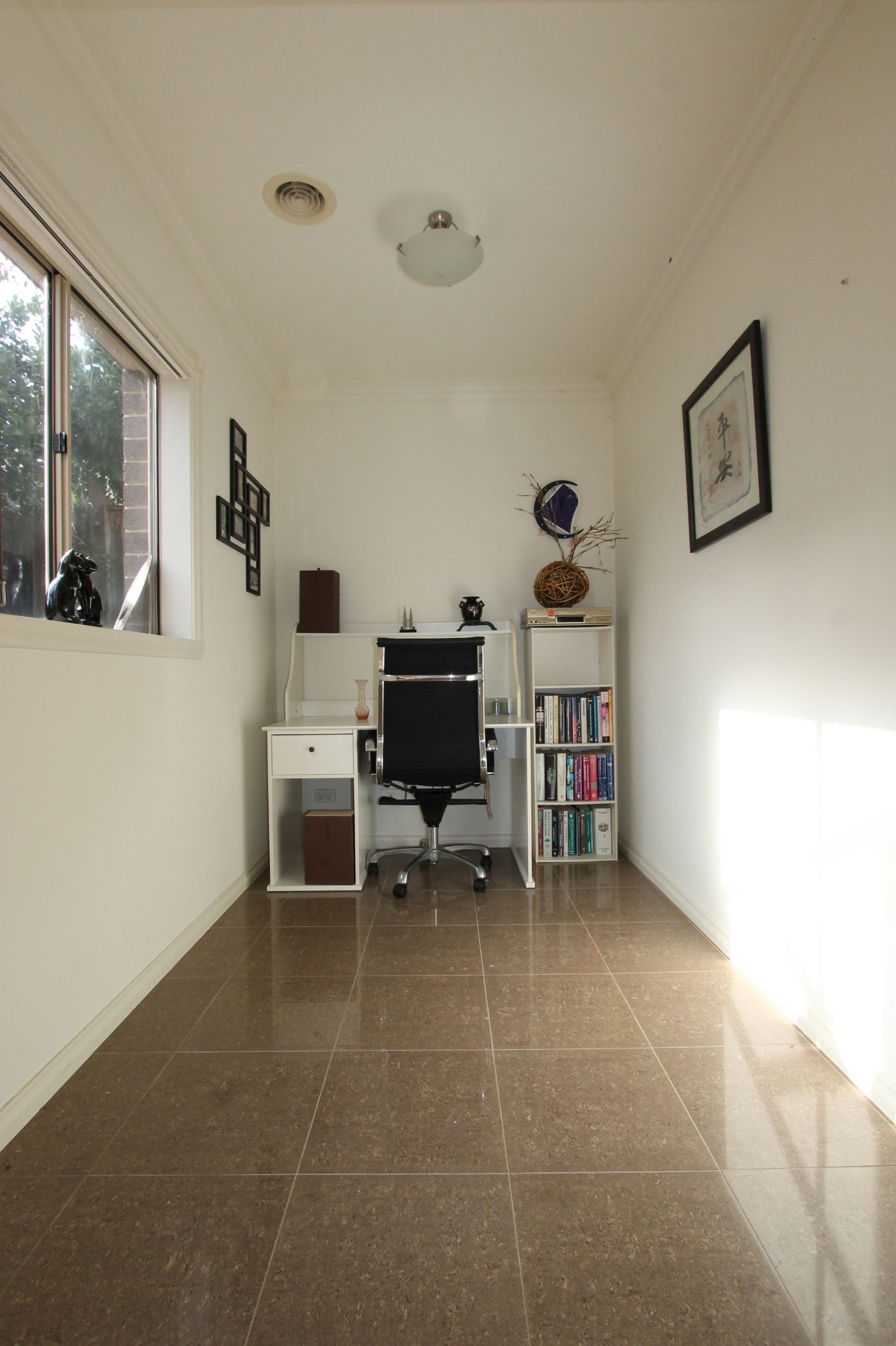 IMPECCABLE TOWNHOUSE SET AMONGST LUSH STUNNING GREENERY!!!