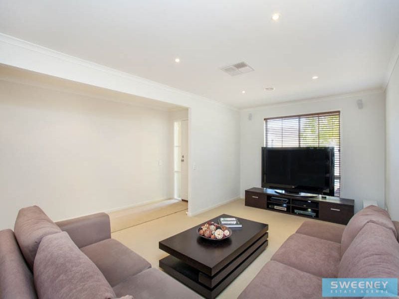 12 Reigate Street, Caroline Springs - Thumbnail 3