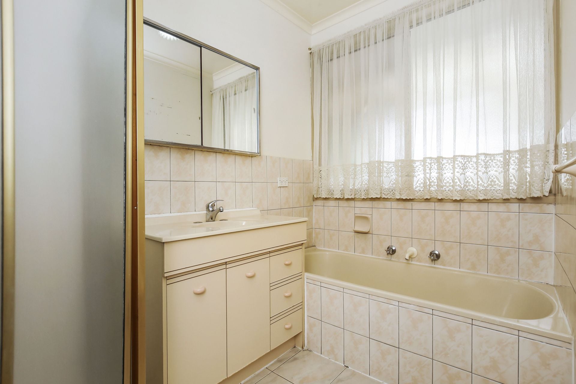 *FRESHLY PAINTED* QUIET COURT, GREAT LOCATION  *Insp Wed 18th Apr @ 4:10pm*