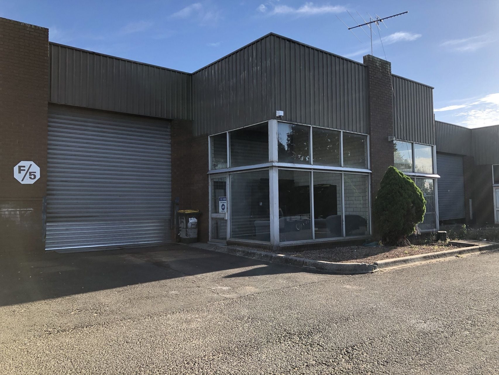 VERSATILE WAREHOUSE/FACTORY
